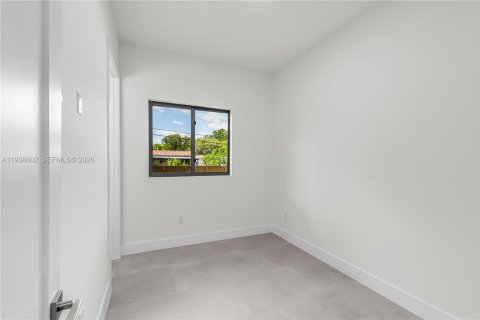 Villa ou maison à vendre à Biscayne Park, Floride: 4 chambres, 163.69 m2 № 1996168 - photo 29