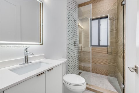 Villa ou maison à vendre à Biscayne Park, Floride: 4 chambres, 163.69 m2 № 1996168 - photo 30