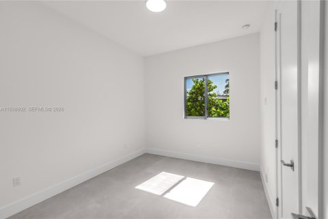 Villa ou maison à vendre à Biscayne Park, Floride: 4 chambres, 163.69 m2 № 1996168 - photo 26