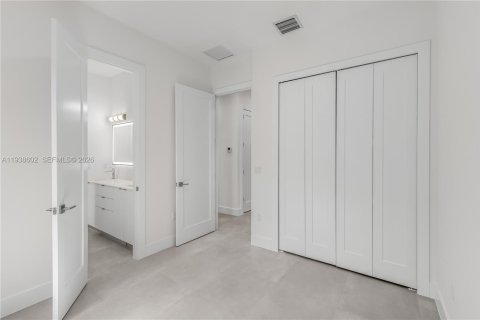 Villa ou maison à vendre à Biscayne Park, Floride: 4 chambres, 163.69 m2 № 1996168 - photo 19