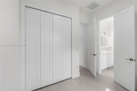 Villa ou maison à vendre à Biscayne Park, Floride: 4 chambres, 163.69 m2 № 1996168 - photo 28