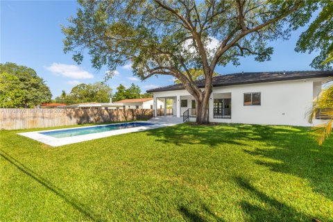 Villa ou maison à vendre à Biscayne Park, Floride: 4 chambres, 163.69 m2 № 1996168 - photo 4