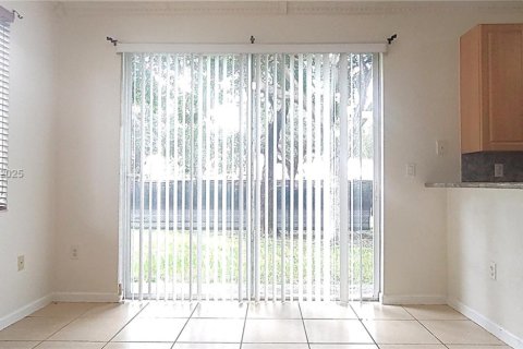 Touwnhouse à louer à Homestead, Floride: 3 chambres, 132.2 m2 № 1932423 - photo 11