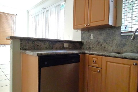 Touwnhouse à louer à Homestead, Floride: 3 chambres, 132.2 m2 № 1932423 - photo 8