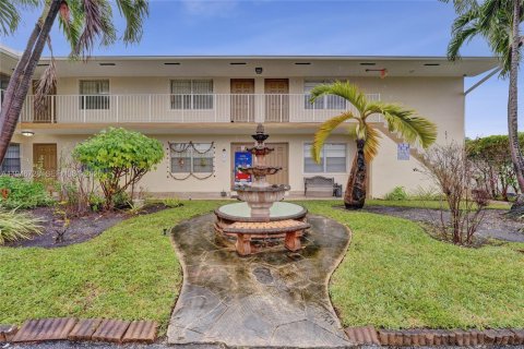 House in Hallandale Beach, Florida 1 bedroom, 588.26 sq.m. № 2002912 - photo 9