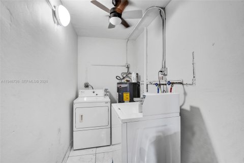 House in Hallandale Beach, Florida 1 bedroom, 588.26 sq.m. № 2002912 - photo 20