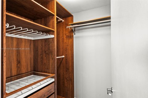 Copropriété à vendre à Miami, Floride: 2 chambres, 117.24 m2 № 1973623 - photo 28