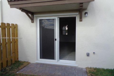 Adosado en alquiler en Homestead, Florida, 3 dormitorios, 132.94 m2 № 2084990 - foto 2