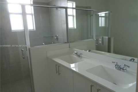 Adosado en alquiler en Homestead, Florida, 3 dormitorios, 132.94 m2 № 2084990 - foto 15