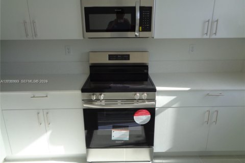 Adosado en alquiler en Homestead, Florida, 3 dormitorios, 132.94 m2 № 2084990 - foto 27