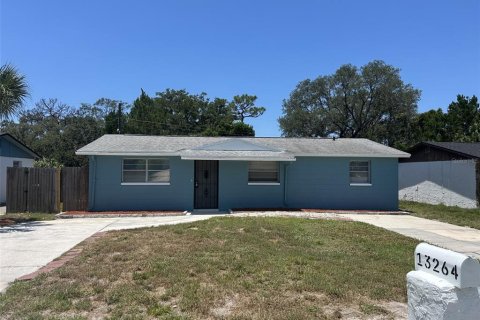 Casa en alquiler en Largo, Florida, 4 dormitorios, 97.55 m2 № 1904454 - foto 1