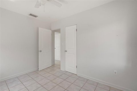 House in Sarasota, Florida 3 bedrooms, 80.64 sq.m. № 2302998 - photo 25