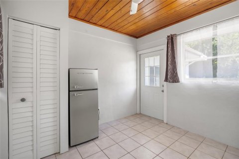 House in Sarasota, Florida 3 bedrooms, 80.64 sq.m. № 2302998 - photo 19