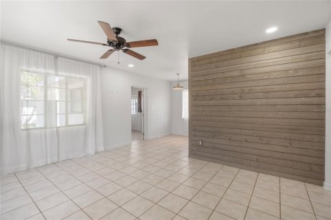 House in Sarasota, Florida 3 bedrooms, 80.64 sq.m. № 2302998 - photo 9