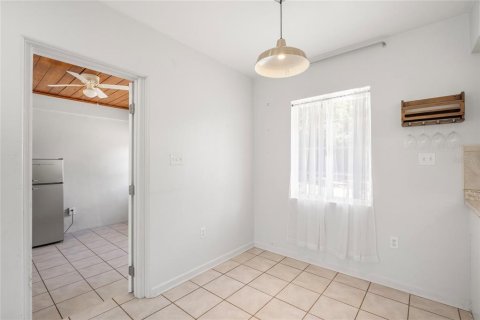 House in Sarasota, Florida 3 bedrooms, 80.64 sq.m. № 2302998 - photo 13