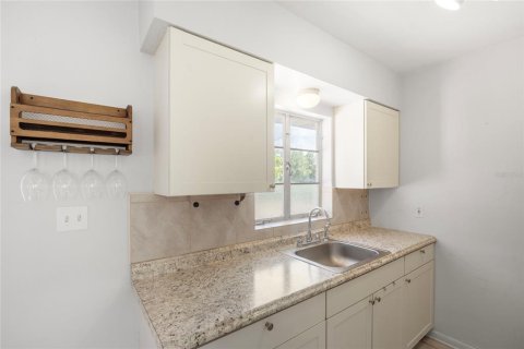 House in Sarasota, Florida 3 bedrooms, 80.64 sq.m. № 2302998 - photo 15