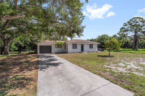 House in Sarasota, Florida 3 bedrooms, 80.64 sq.m. № 2302998