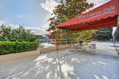 Propiedad comercial en venta en Miami, Florida № 1999848 - foto 13