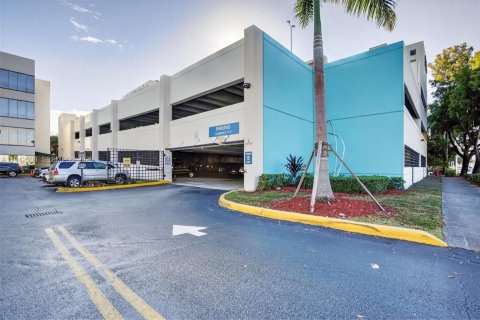 Propiedad comercial en venta en Miami, Florida № 1999848 - foto 19