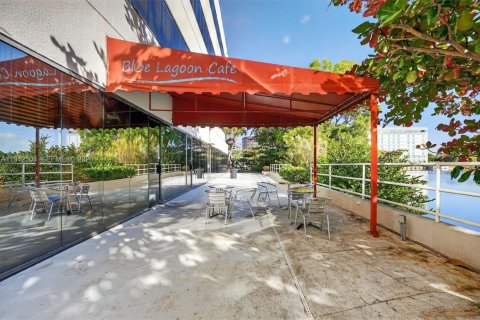 Propiedad comercial en venta en Miami, Florida № 1999848 - foto 15