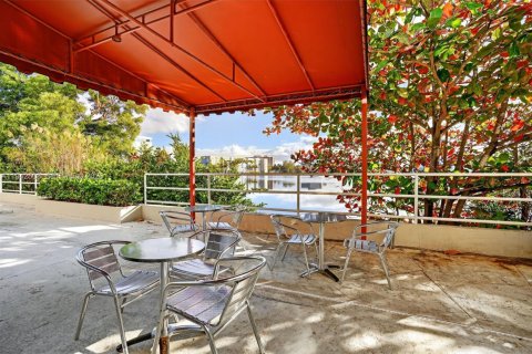 Propiedad comercial en venta en Miami, Florida № 1999848 - foto 16