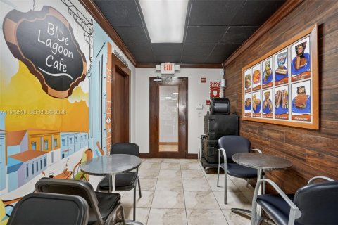 Propiedad comercial en venta en Miami, Florida № 1999848 - foto 2