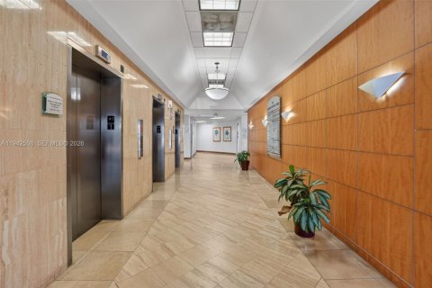 Propiedad comercial en venta en Miami, Florida № 1999848 - foto 12