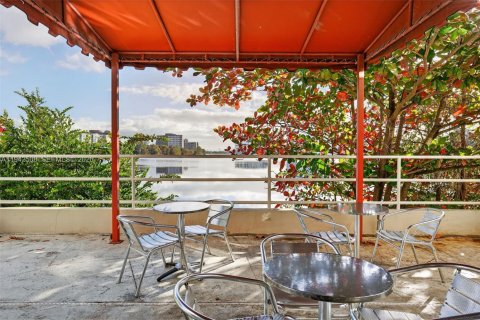 Propiedad comercial en venta en Miami, Florida № 1999848 - foto 17