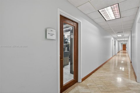 Propiedad comercial en venta en Miami, Florida № 1999848 - foto 11