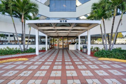 Propiedad comercial en venta en Miami, Florida № 1999848 - foto 14