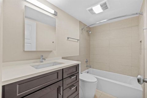 Condominio en venta en Tampa, Florida, 3 dormitorios, 129.69 m2 № 1588862 - foto 28
