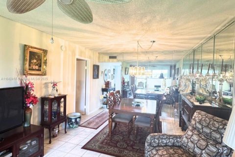 Condo in Margate, Florida, 1 bedroom  № 1836039 - photo 13