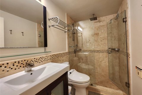 Condo in Hollywood, Florida, 2 bedrooms  № 2037015 - photo 22