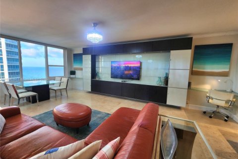 Condo in Hollywood, Florida, 2 bedrooms  № 2037015 - photo 4