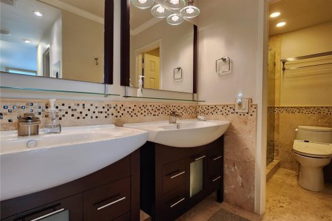 Condo in Hollywood, Florida, 2 bedrooms  № 2037015 - photo 17