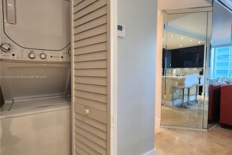 Condo in Hollywood, Florida, 2 bedrooms  № 2037015 - photo 23