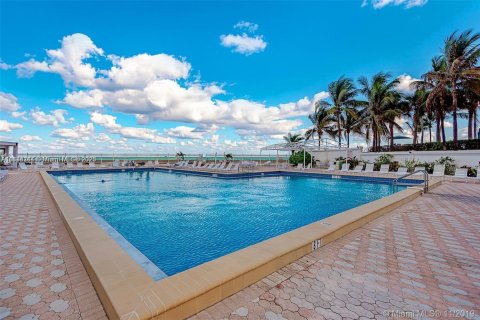 Condo in Hollywood, Florida, 2 bedrooms  № 2037015 - photo 29