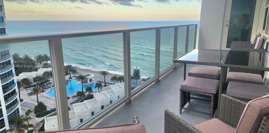 Condo in Hollywood, Florida, 2 bedrooms  № 2037015