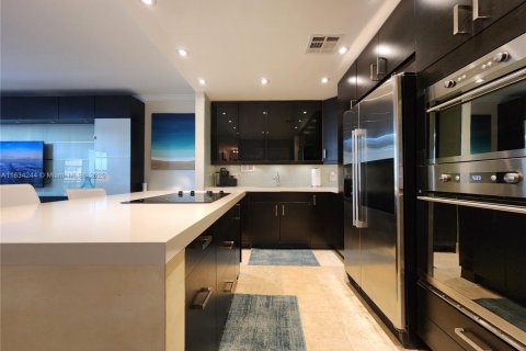 Condo in Hollywood, Florida, 2 bedrooms  № 2037015 - photo 10