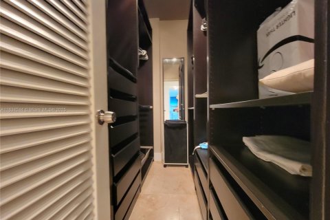 Condo in Hollywood, Florida, 2 bedrooms  № 2037015 - photo 19