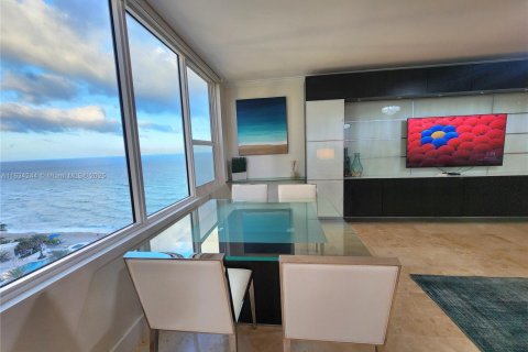 Condo in Hollywood, Florida, 2 bedrooms  № 2037015 - photo 3