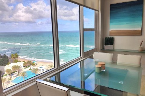 Condo in Hollywood, Florida, 2 bedrooms  № 2037015 - photo 12