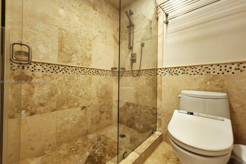 Condo in Hollywood, Florida, 2 bedrooms  № 2037015 - photo 18