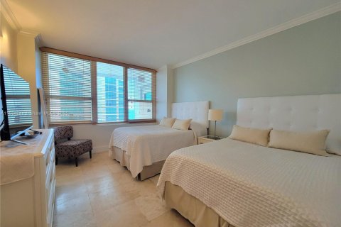 Condo in Hollywood, Florida, 2 bedrooms  № 2037015 - photo 20