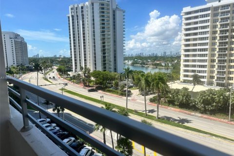 Condominio en venta en Miami Beach, Florida, 2 dormitorios, 98.85 m2 № 1979637 - foto 2