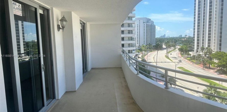 Condominio en Miami Beach, Florida, 2 dormitorios  № 1979637