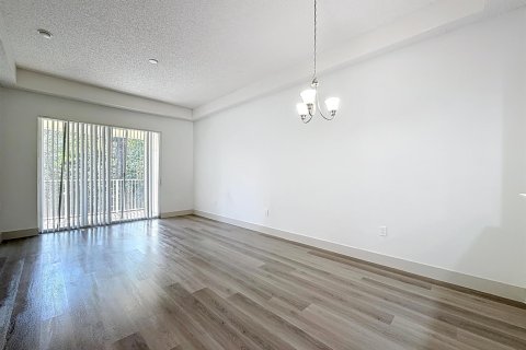 Снять в аренду квартиру в Уэст-Палм-Бич, Флорида 3 комнаты, 120.77м2, № 2253903 - фото 8