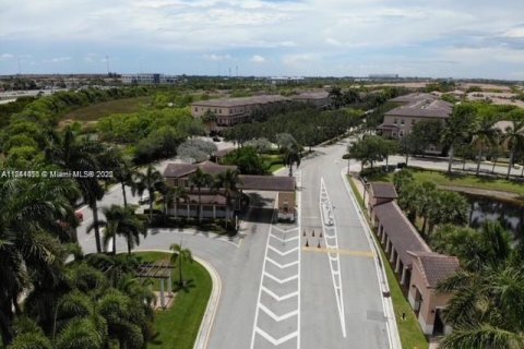 Adosado en venta en Pembroke Pines, Florida, 3 dormitorios, 164.62 m2 № 1841321 - foto 17