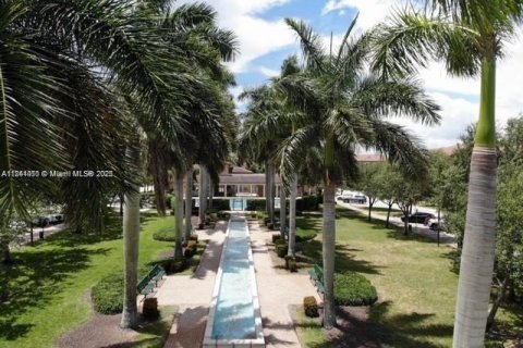 Adosado en venta en Pembroke Pines, Florida, 3 dormitorios, 164.62 m2 № 1841321 - foto 1