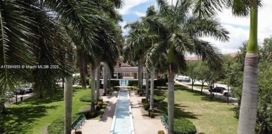 Adosado en Pembroke Pines, Florida 3 dormitorios, 164.62 m2 № 1841321